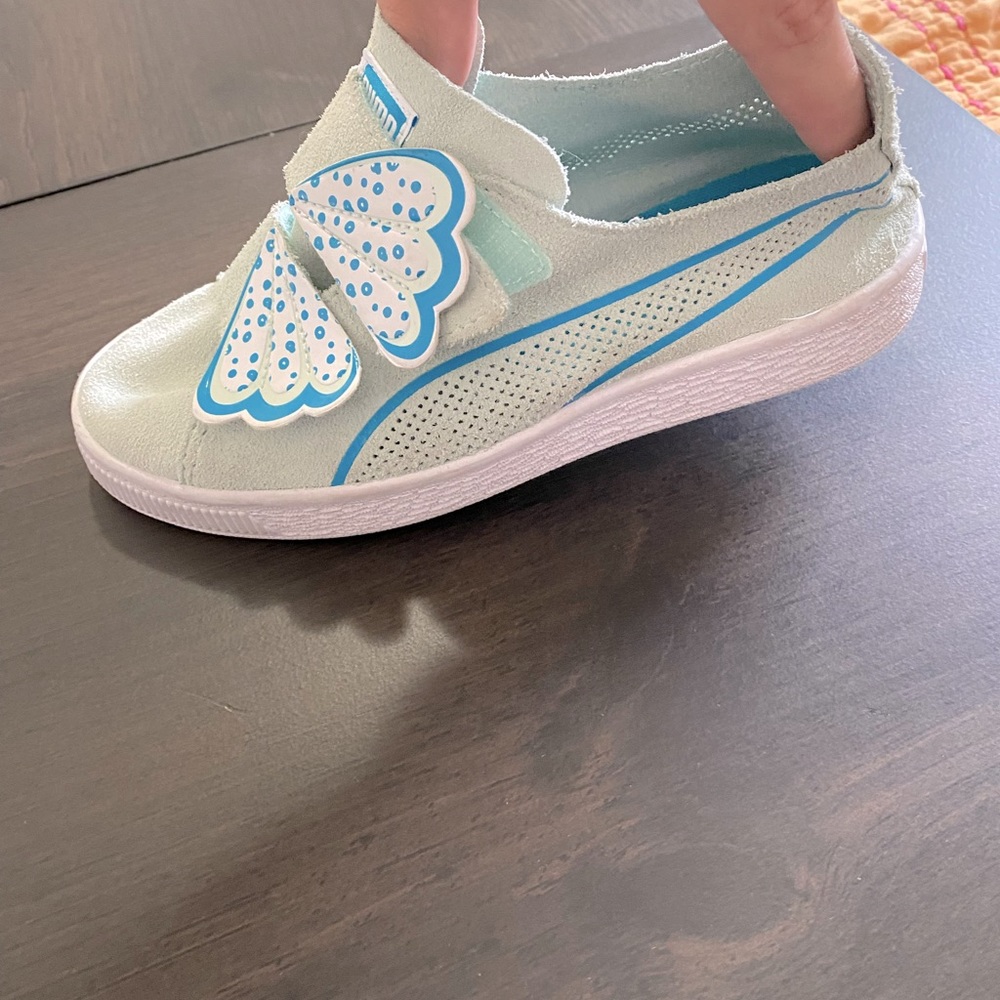 Girls size 2 — PUMAS — light blue leather shoe with winged Velcro straps